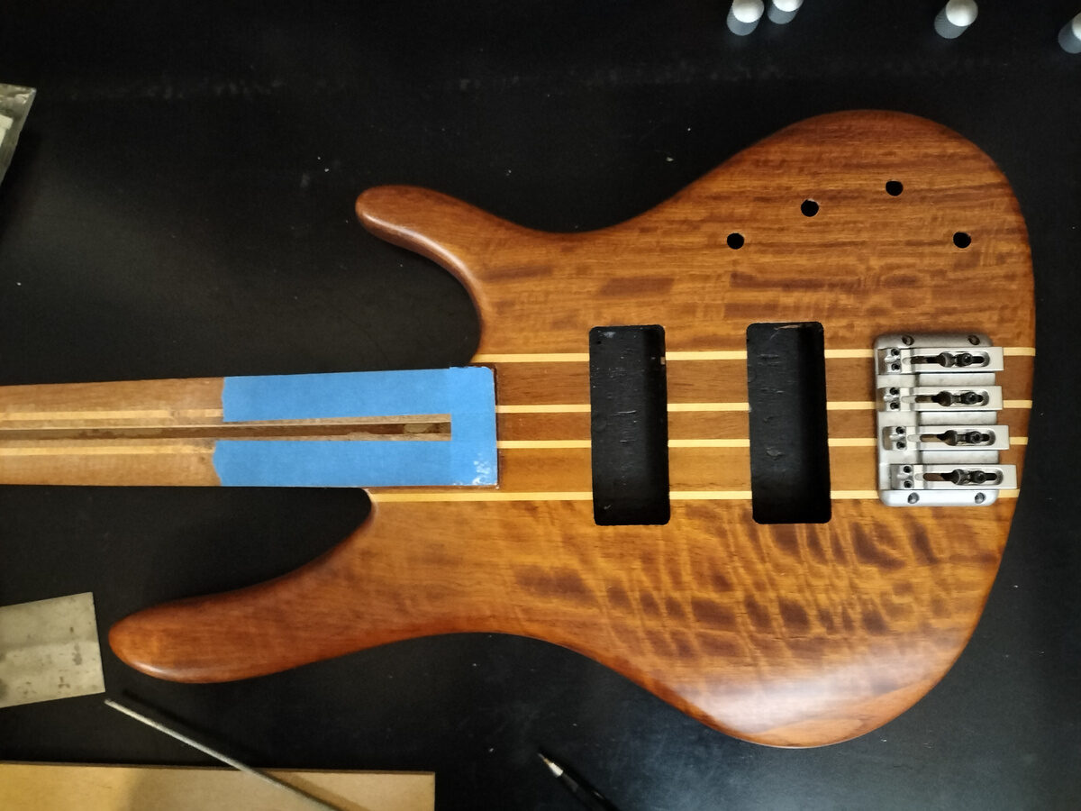 Fabrication et conception d'un corps de guitare sur mesure